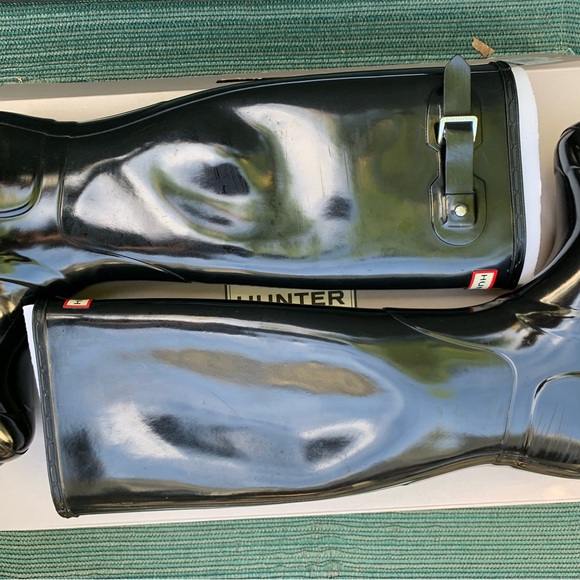 Hunter Original Tall Gloss Black Rain Boots (Size8/39) & Black Knee High Socks - Picture 13 of 16